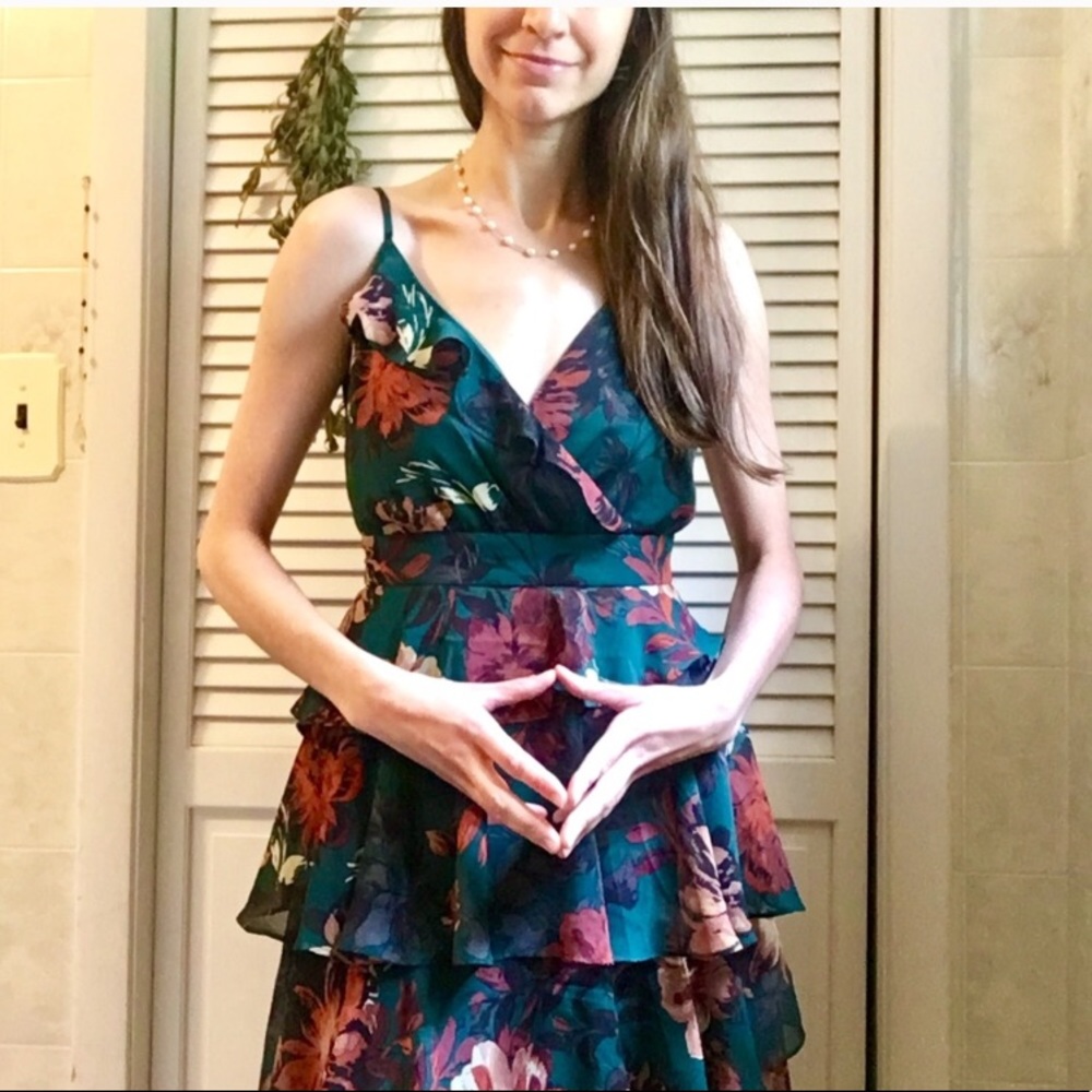 {ALI & JAY} Dark Green Tiered Ruffle Floral Dress - Picture 2 of 8